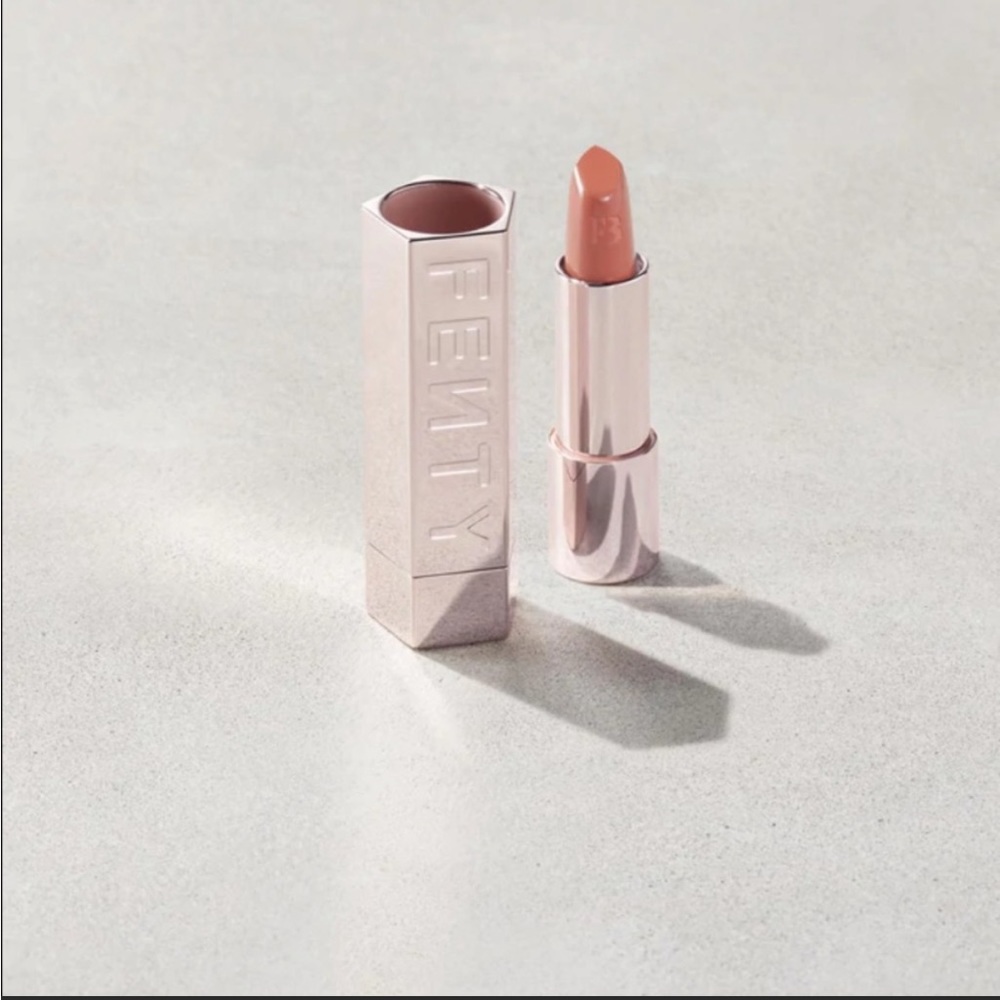 Fenty Beauty Icon Semi Matte Refillable Lipstick Pose Queen